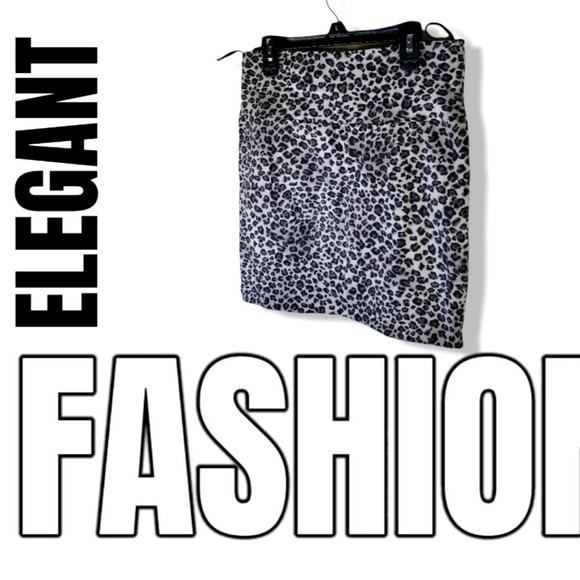 Nwot- Ambiance Apparel fitted mini skirt with jaguar rosettes. Size Large - Picture 2 of 7